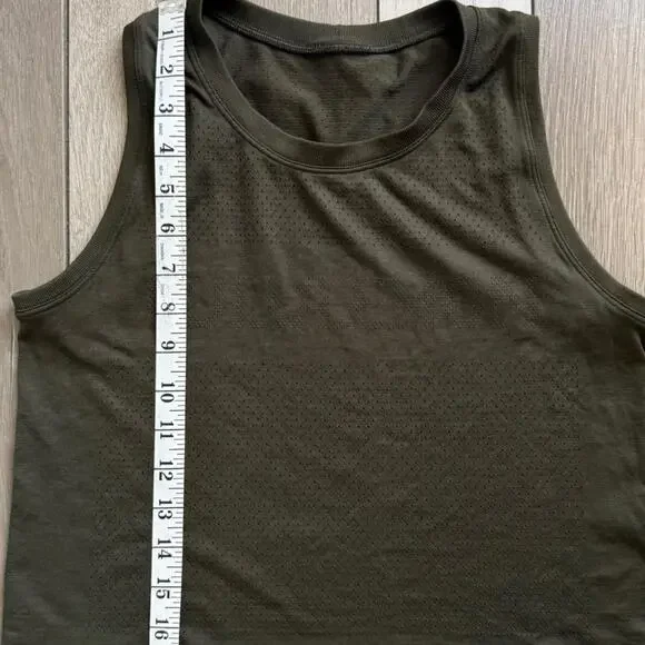 Lululemon green muscle crop - Picture 6 of 6